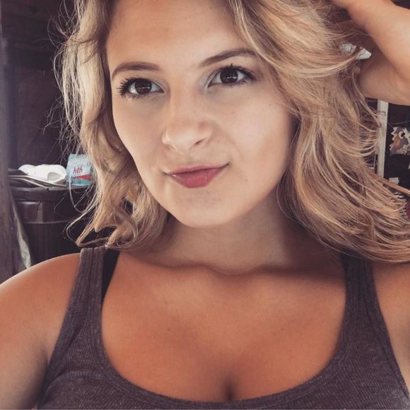 Meet your Posher, Liv - Picture 1 of 1